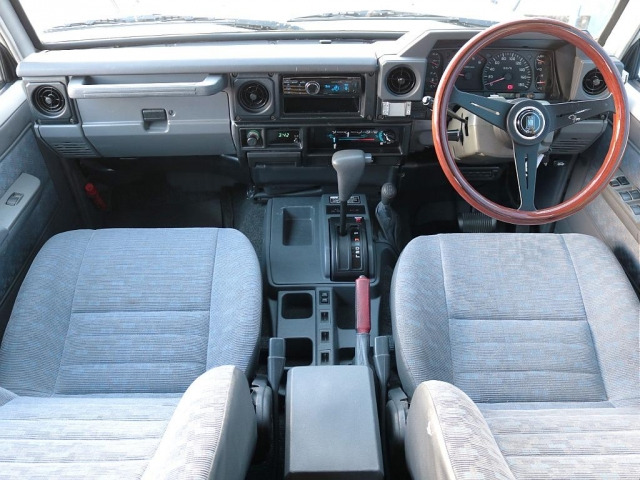 ランドクルーザー704.2 LX ディーゼル 4WD