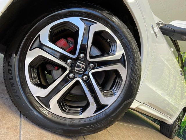 �y����17�C���`�A���~�z�C�[���z�O�ςɃ}�b�`���������A���~�z�C�[���𑕒����Ă���܂��B�e��ЊO�A���~�z�C�[����A�X�^�b�h���X�^�C�����戵�����Ă���܂��B���񂲑��k����������