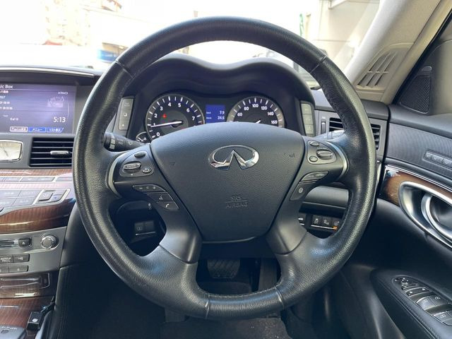 �y�����v�����X�e�A�����O�z�㎿�Ȋv���g�p���邱�ƂŁA��ɂ����������݂ƂĂ��^�]���₷���n���h���ł���