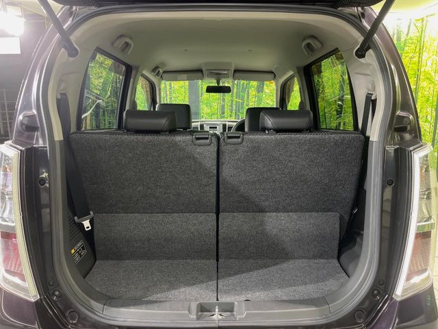 普段のお買い物や通勤、送迎等に十分な荷室スペースを確保しております。セカンドシートを倒すと、大きな荷物の積載も可能です♪