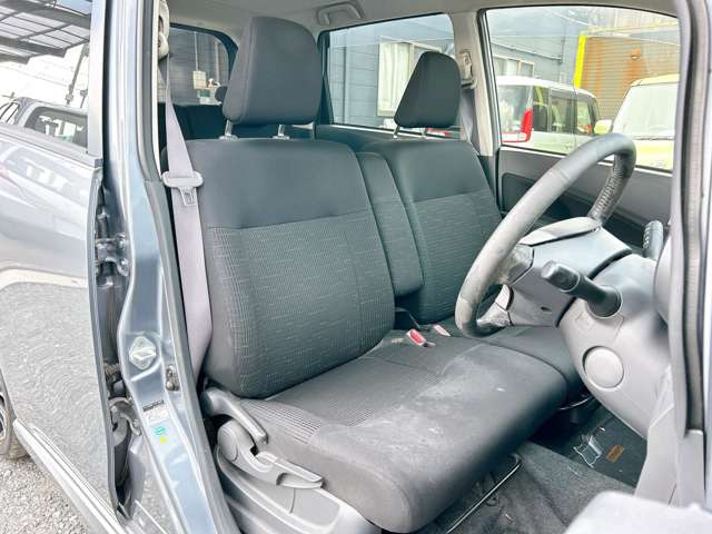 ���X�ł͌y�����Ԃ��畁�ʎԂ܂ŕ��L���I�[�����[�J�[�̎Ԏ�E�F�E�O���[�h��L�x�ɑ����Ă���܂��B