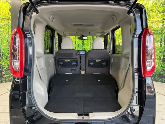 ���i�̂���������ʋ΁A���}���ɏ\���ȉ׎��X�y�[�X���m�ۂ��Ă���܂��B�Z�J���h�V�[�g��|���ƁA�傫�ȉו��̐ύڂ��\�ł���