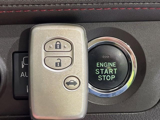 �y�X�}�[�g�L�[�z�J�o����|�P�b�g�ɓ��ꂽ�܂܂ł��h�A�̎{���E�������\�ȃX�}�[�g�L�[�𑕔��B�G���W���̃I���E�I�t�����J�M�����o���K�v����������Ƃ��Ă��֗��ł���