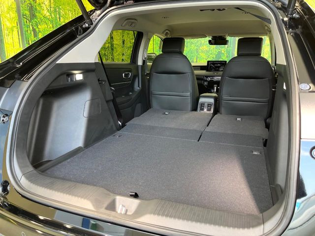 ���i�̂���������ʋ΁A���}���ɏ\���ȉ׎��X�y�[�X���m�ۂ��Ă���܂��B�Z�J���h�V�[�g��|���ƁA�傫�ȉו��̐ύڂ��\�ł���