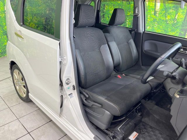 運転席シート廻りは使用感も少なく、良好な状態となっています。丁寧に使われていたことがよくわかりますね。