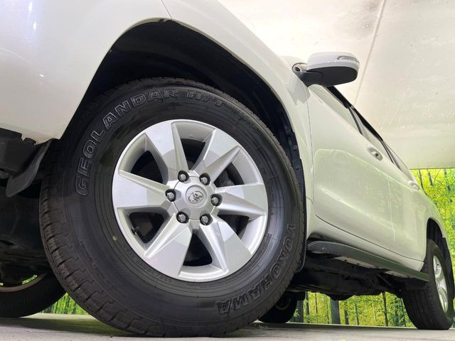 �y����17�C���`�A���~�z�C�[���z�O�ςɃ}�b�`���������A���~�z�C�[���𑕒����Ă���܂��B�e��ЊO�A���~�z�C�[����A�X�^�b�h���X�^�C�����戵�����Ă���܂��B���񂲑��k����������