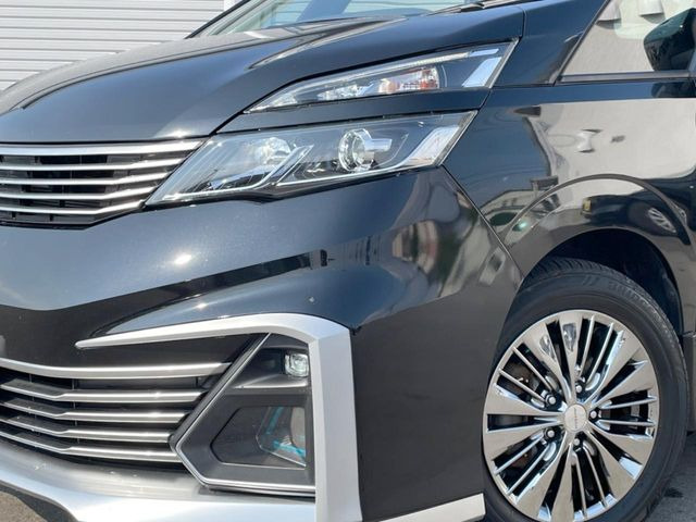 �yLED�w�b�h���C�g�z���V����ԑ��s�����ǍD�Ȏ��E���m�ۂ����S���ĉ^�]�ł��鍂�P�xLED�w�b�h���C�g�𑕔�!�_�����x�������A����d�͂��}�����Ă��܂��B