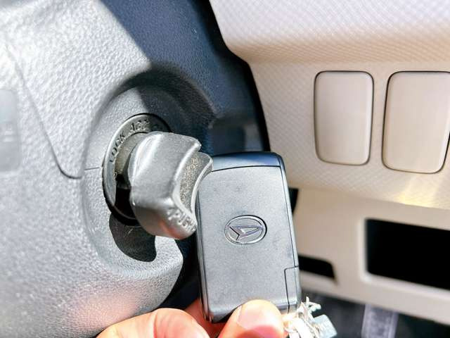 �y�X�}�[�g�L�[�z�J�o����|�P�b�g�ɓ��ꂽ�܂܃h�A�̊J���ł��A�y�X�G���W�����������܂���