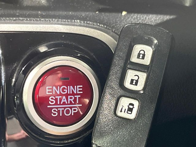 �yHonda�X�}�[�g�L�[�z�J�o����|�P�b�g�ɓ��ꂽ�܂܂ł��h�A�̎{���E�������\�ȃX�}�[�g�L�[�𑕔��B�G���W���̃I���E�I�t�����J�M�����o���K�v����������Ƃ��Ă��֗��ł���