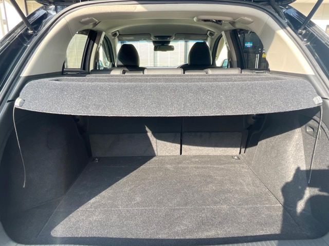 【トノカバー】デッキに積み込んだ荷物を雨風や盗難のリスクから守るトノカバーを装備。気兼ねなく荷物を積み込んでお使いいただけます。