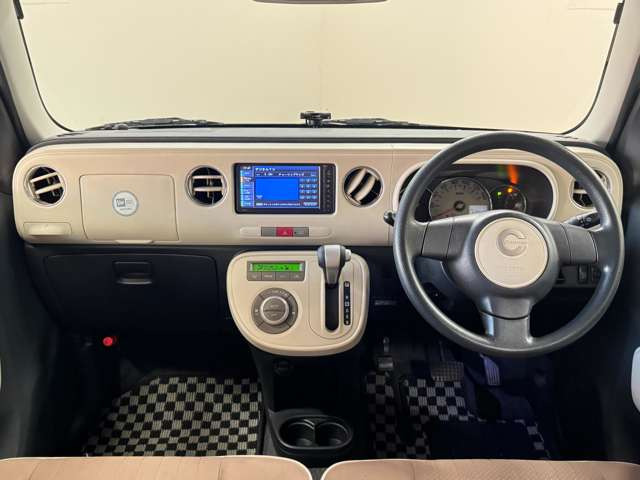 ���D�݂̃I�v�V�����𑕒����Č�[�Ԃ��邱�Ƃ��\�ł��B�i�r�E�o�b�N�J�����EETC�E��ȃt���b�v�_�E�����j�^�[�E�R�[�e�B���O�E�V�[�g�J�o�[�E�h���C�u���R�[�_�[�E�G���W���X�^�[�^�[ �ȂǂȂǎ戵����!