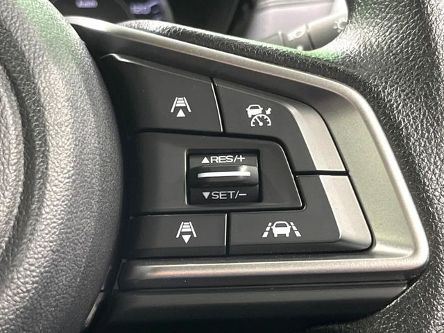 【全車速追従機能付クルーズコントロール】高速道路での長距離走行が楽に!!自動で速度を保つクルーズコントロールが、衝突軽減システムと連携し、前方の車両を感知して車間を保つように速度調節してくれます!!