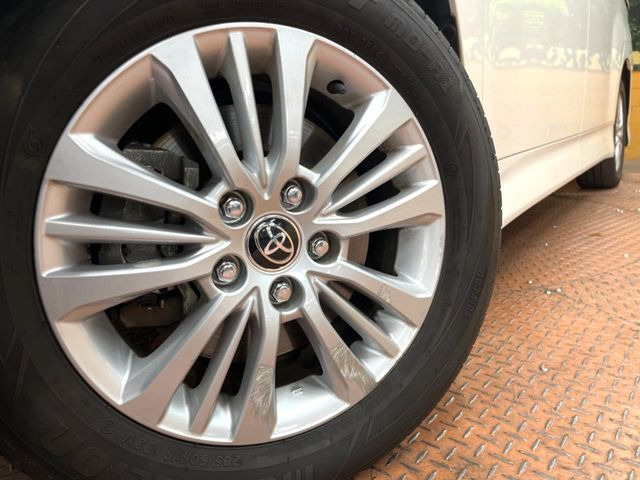 【純正16インチアルミホイール】外観にマッチした純正アルミホイールを装着しております。各種社外アルミホイールや、スタッドレスタイヤも取扱いしております。是非ご相談ください♪