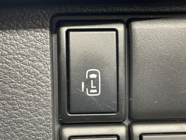 【パワースライドドア】スマートキーや運転席のスイッチでスライドドアの開閉が可能♪電動だから力を入れてドアを開ける必要が無く、小さいお子様でも、重い荷物を持っている時もラクに開け閉めできます♪