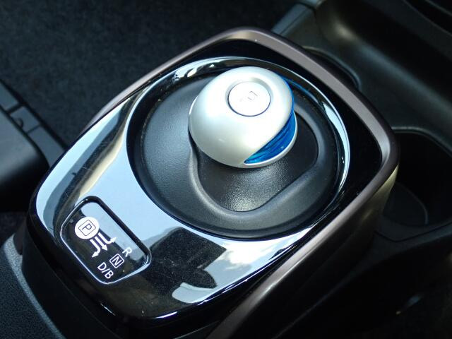 シフトノブはスレがなく、きれいな状態です。いつでも触れる部分がきれいだと大切に乗られていたことが分かりますよ。