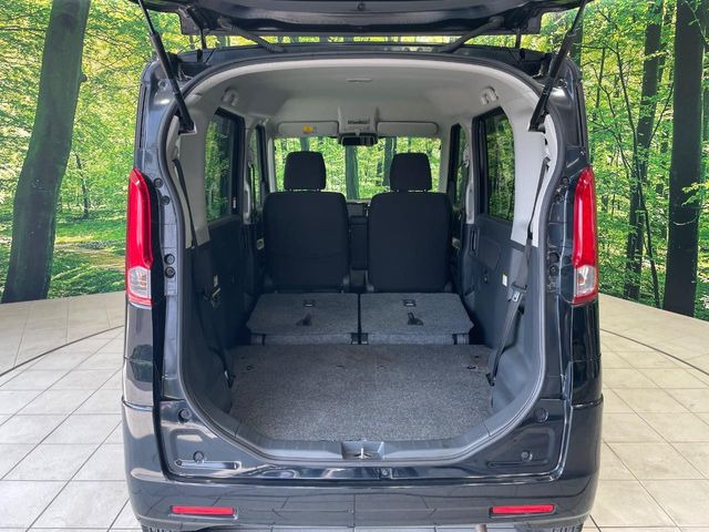 普段のお買い物や通勤、送迎等に十分な荷室スペースを確保しております。セカンドシートを倒すと、大きな荷物の積載も可能です♪