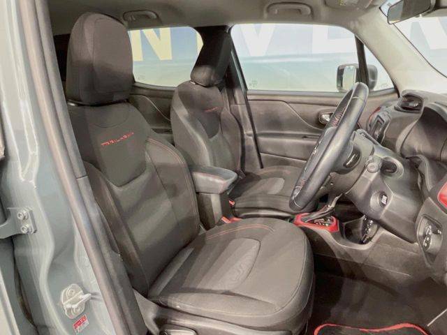 ●シートの使用感:破れ・へたりも少なく、ご覧の通りきれいな状態を維持しております。また、室内クリーニング・コーティングもご用命いただけます。