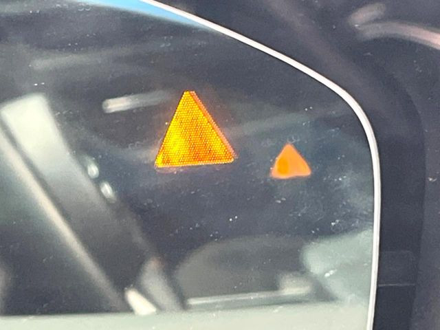 �y�u���C���h�X�|�b�g���j�^�����O�z���s���A�h�A�~���[�̎��p�ɂȂ�₷���ӏ��Ɍ㑱�Ԃ��ڋ߂���ƃT�C�h�~���[�t�߂Ɍx����\���A�h���C�o�[�ɒ��ӊ��N�����Ă���܂��B