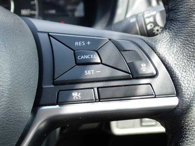 【クルーズコントロール】高速道路での長距離走行が楽に♪アクセルペダルを踏まずに車速を一定に保つことが可能です。前方の車両を感知して車間を保つように速度調節してくれます!!