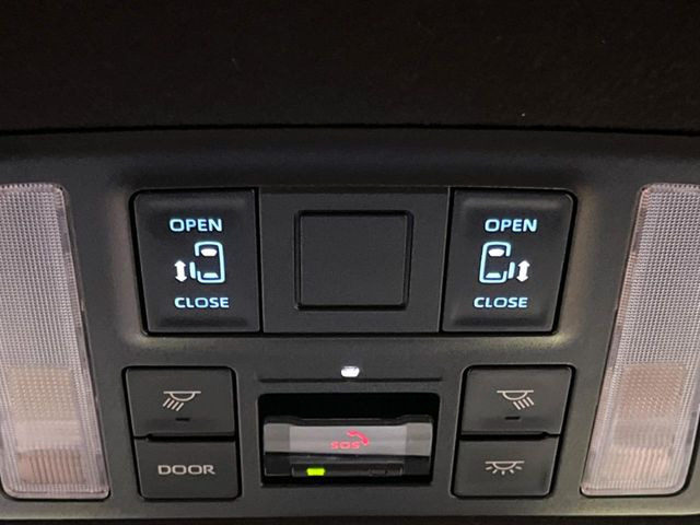 【両側パワースライドドア】スマートキーや運転席のスイッチで後席両側スライドドアの開閉が可能♪電動だから力を入れてドアを開ける必要が無く、小さなお子様でも簡単に開け閉めでき快適です♪