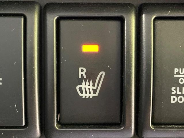 【シートヒーター】寒い日に重宝するシートヒーター!エアコンより早く温まってくれるので寒がりの人も安心ですね♪エアコンの温風は乾燥するから苦手、という方にもをおすすめです。