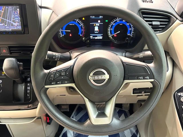 �y�X�e�A�����O�X�C�b�`�z�^�]���A�O������ڐ������炷���ƂȂ��A�I�[�f�B�I���̑��삪�\�ȕ֗��@�\!���S&���K�ȃh���C�u�����o���Ă���܂���