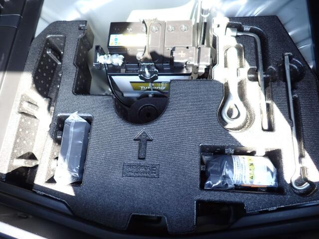 パンク修理キットが付いてます.