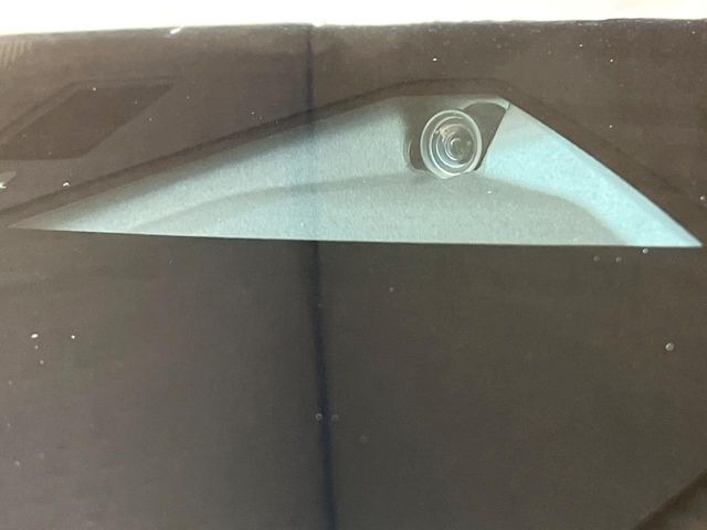 �y�X�}�[�g�u���[�L�T�|�[�g�z���s���ɑO���̎ԗ�����F�����A�Փ˂������Ȏ��͌x��ƃu���[�L�ŏՓˉ���Ɣ�Q�y�����A�V�X�g�B�����S�Ƀh���C�u�����y���݂��������܂��B