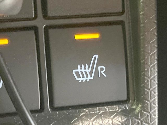 【シートヒーター】寒い日に重宝するシートヒーター!エアコンより早く温まってくれるので寒がりの人も安心ですね♪エアコンの温風は乾燥するから苦手、という方にもをおすすめです。