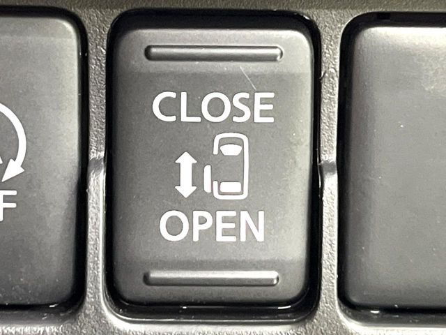 【パワースライドドア】スマートキーや運転席のスイッチでスライドドアの開閉が可能♪電動だから力を入れてドアを開ける必要が無く、小さいお子様でも、重い荷物を持っている時もラクに開け閉めできます♪