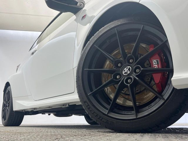 �y����18�C���`�A���~�z�C�[���z�O�ςɃ}�b�`���������A���~�z�C�[���𑕒����Ă���܂��B�e��ЊO�A���~�z�C�[����A�X�^�b�h���X�^�C�����戵�����Ă���܂��B���񂲑��k����������