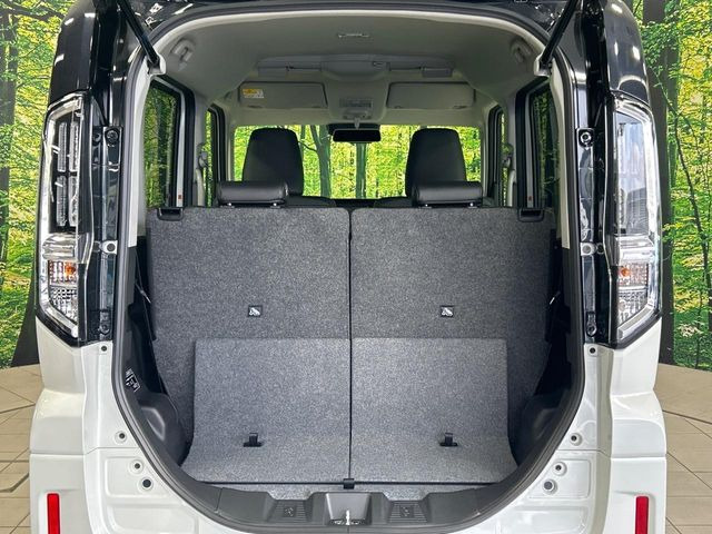 ���i�̂���������ʋ΁A���}���ɏ\���ȉ׎��X�y�[�X���m�ۂ��Ă���܂��B�Z�J���h�V�[�g��|���ƁA�傫�ȉו��̐ύڂ��\�ł���