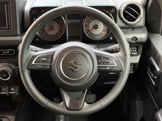 �y�����v�����X�e�A�����O�z�㎿�Ȋv���g�p���邱�ƂŁA��ɂ����������݂ƂĂ��^�]���₷���n���h���ł���