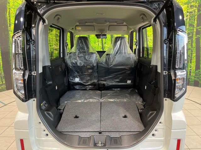 ���i�̂���������ʋ΁A���}���ɏ\���ȉ׎��X�y�[�X���m�ۂ��Ă���܂��B�Z�J���h�V�[�g��|���ƁA�傫�ȉו��̐ύڂ��\�ł���