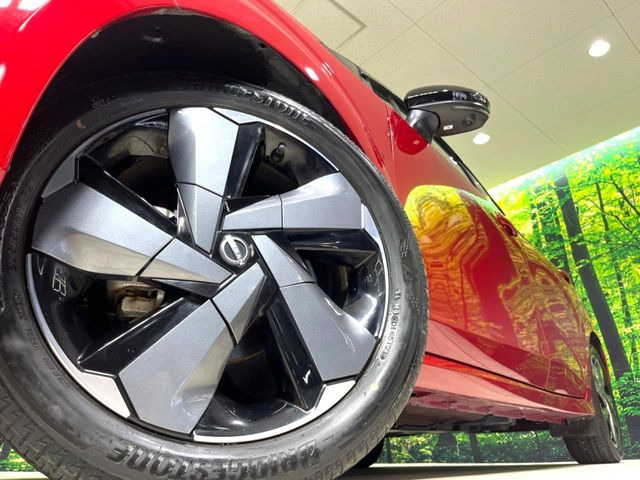 �y����17�C���`�A���~�z�C�[���z�O�ςɃ}�b�`���������A���~�z�C�[���𑕒����Ă���܂��B�e��ЊO�A���~�z�C�[����A�X�^�b�h���X�^�C�����戵�����Ă���܂��B���񂲑��k����������