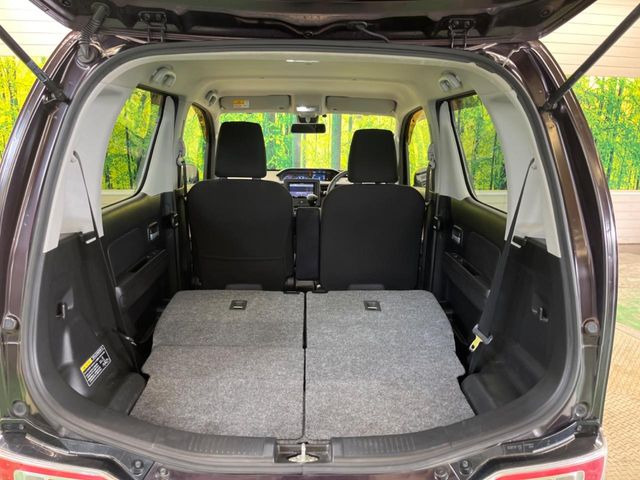 普段のお買い物や通勤、送迎等に十分な荷室スペースを確保しております。セカンドシートを倒すと、大きな荷物の積載も可能です♪