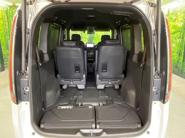 ���i�̂���������ʋ΁A���}���ɏ\���ȉ׎��X�y�[�X���m�ۂ��Ă���܂��B�Z�J���h�V�[�g��|���ƁA�傫�ȉו��̐ύڂ��\�ł���