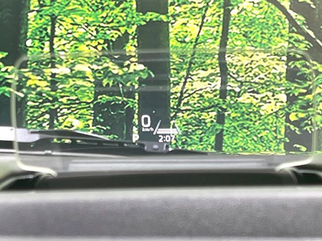 �y�w�b�h�A�b�v�f�B�X�v���C�z���݂̑��x�⑖�s�����f�W�^���\���ŉ^�]�ȑO���̃K���X�ɓ��e!�^�]���A�ڐ������炳���K�v�ȏ����m�F�ł���̂łƂ��Ă��֗��ň��S!