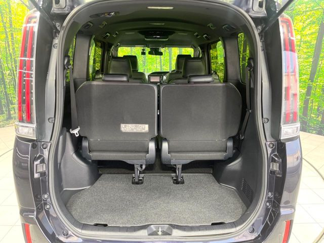 積み下ろしのしやすいデッキにはたっぷりと荷物を積み込んでいただけます。遊びから仕事まで、様々なシーンで頼れます♪