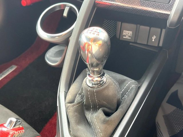 【フロア6速MT】走りの6速MT!!スポーティーな走行をお楽しみいただけます♪