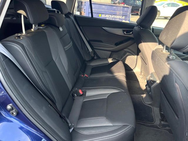 後部座席も気になるようなキズ・汚れやへたり等、大きなダメージはなく、良好な状態です。