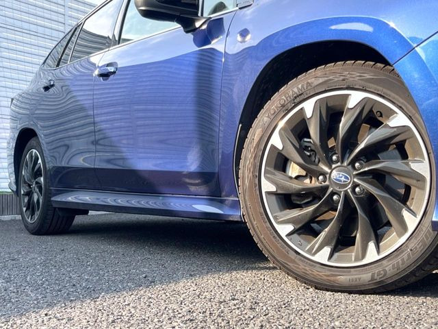 【純正アルミホイール】外観にマッチした純正アルミホイールを装着しております。各種社外アルミホイールや、スタッドレスタイヤも取扱いしております。是非ご相談ください♪