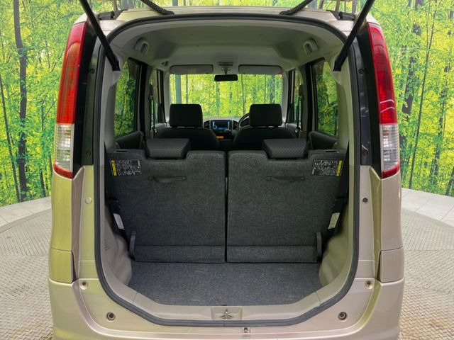 ���i�̂���������ʋ΁A���}���ɏ\���ȉ׎��X�y�[�X���m�ۂ��Ă���܂��B�Z�J���h�V�[�g��|���ƁA�傫�ȉו��̐ύڂ��\�ł���