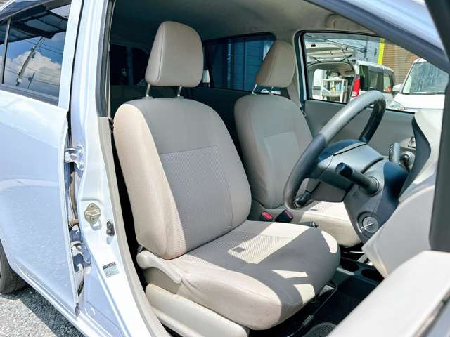 ���X�ł͌y�����Ԃ��畁�ʎԂ܂ŕ��L���I�[�����[�J�[�̎Ԏ�E�F�E�O���[�h��L�x�ɑ����Ă���܂��B