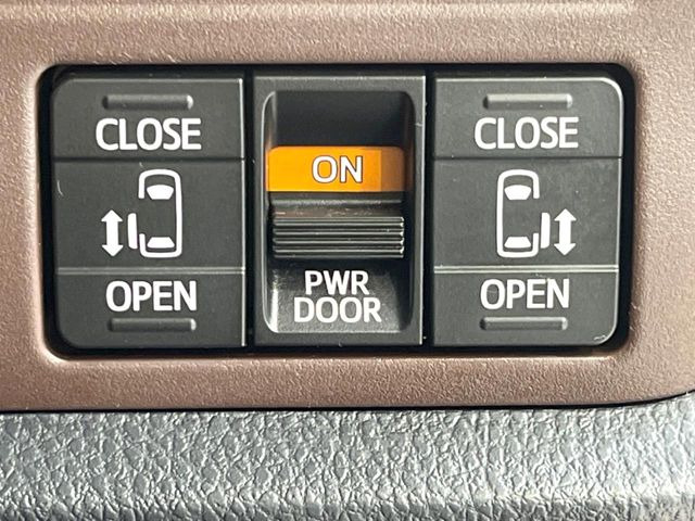 【両側パワースライドドア】スマートキーや運転席のスイッチで後席両側スライドドアの開閉が可能♪電動だから力を入れてドアを開ける必要が無く、小さなお子様でも簡単に開け閉めでき快適です♪