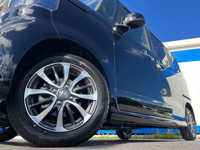 �y�����A���~�z�C�[���z�O�ςɃ}�b�`���������A���~�z�C�[���𑕒����Ă���܂��B�e��ЊO�A���~�z�C�[����A�X�^�b�h���X�^�C�����戵�����Ă���܂��B���񂲑��k����������