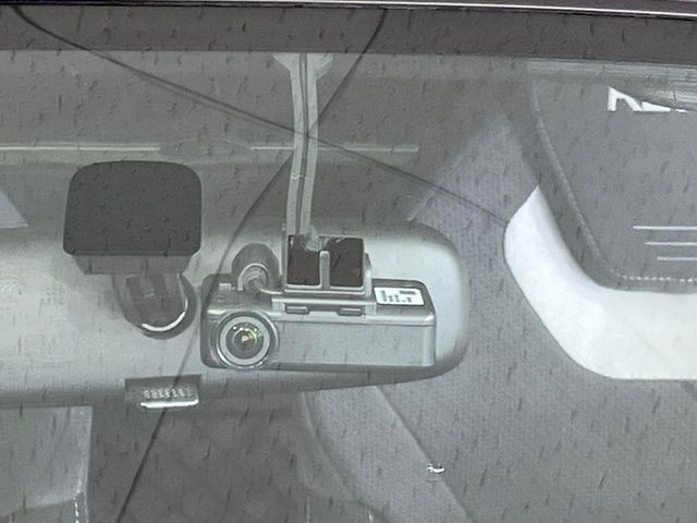 【ドライブレコーダー】安心・安全なカーライフに必須のドライブレコーダーを装備!走行中はもちろん、あおり運転や事故に遭遇した際の状況も映像で記録し、万一のリスクに備えます。