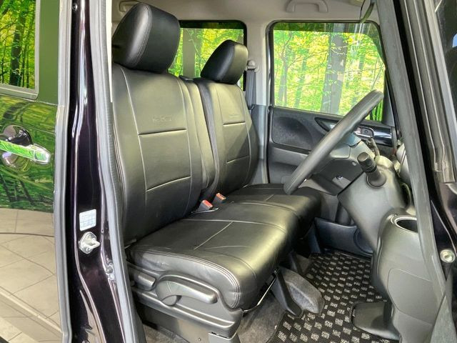 運転席まわりには十分なスペースがあり、大柄な方でもゆったり運転していただける環境です。