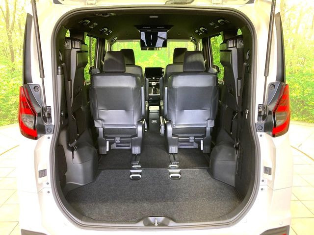 普段のお買い物や通勤、送迎等に十分な荷室スペースを確保しております。セカンドシートを倒すと、大きな荷物の積載も可能です♪
