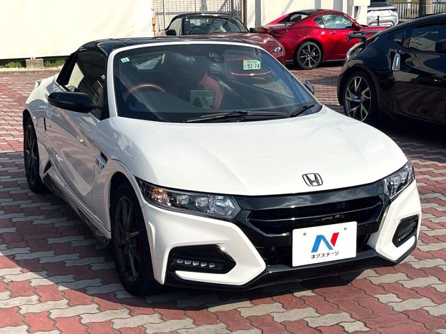 大好評のボディコーティング「弾スプラッシュコート」もご納車までに施工可能。通常のガラスコートと異なる、耐久年数6年の無機質ガラスコーティングが、ボディをキレイな状態に保ってくれます。